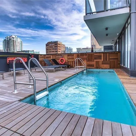 *Sky Palace* With Views, Balcony, & Outdoor Pool Calgary Exterior photo