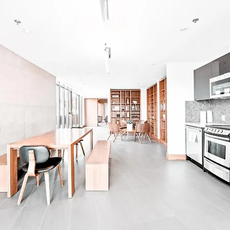 *Sky Palace* With Views, Balcony, & Outdoor Pool Calgary Exterior photo