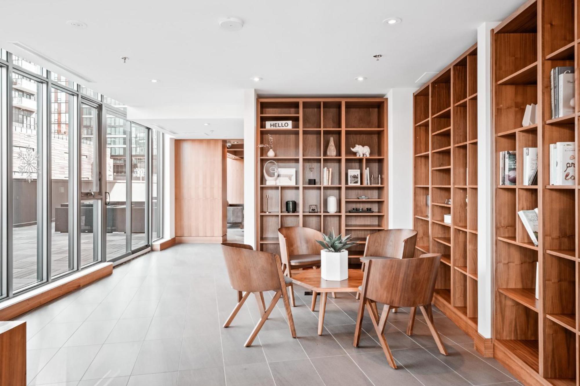 Apartment *sky Palace* With Views, Balcony, & Outdoor Pool
